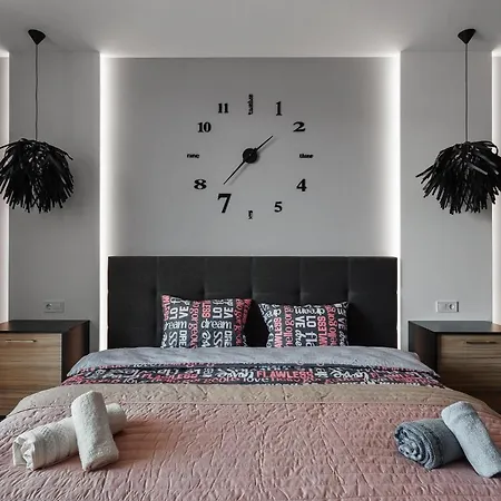 Grey In Arcadia 18 Floor