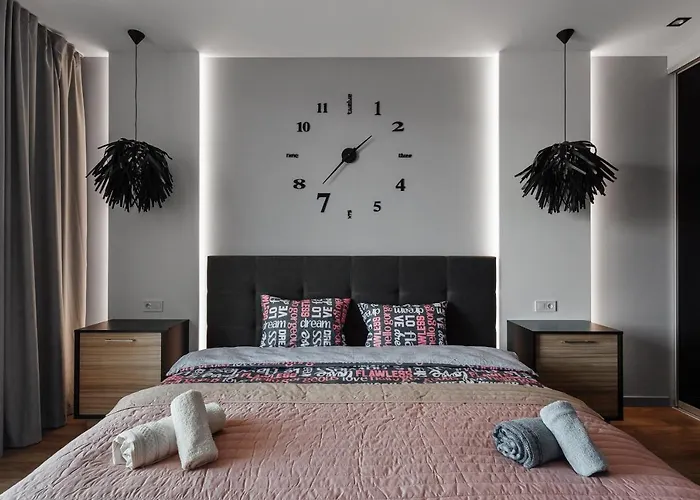 Grey In Arcadia 18 Floor